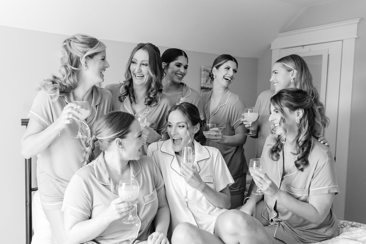 bride-getting-ready-with-her-bridesmaids