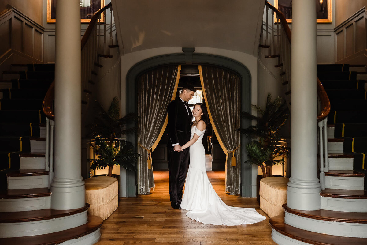 Nicole-Marcelle-Photography_011_gardiner-house-vanderbilt-hotel-newport-winter-wedding