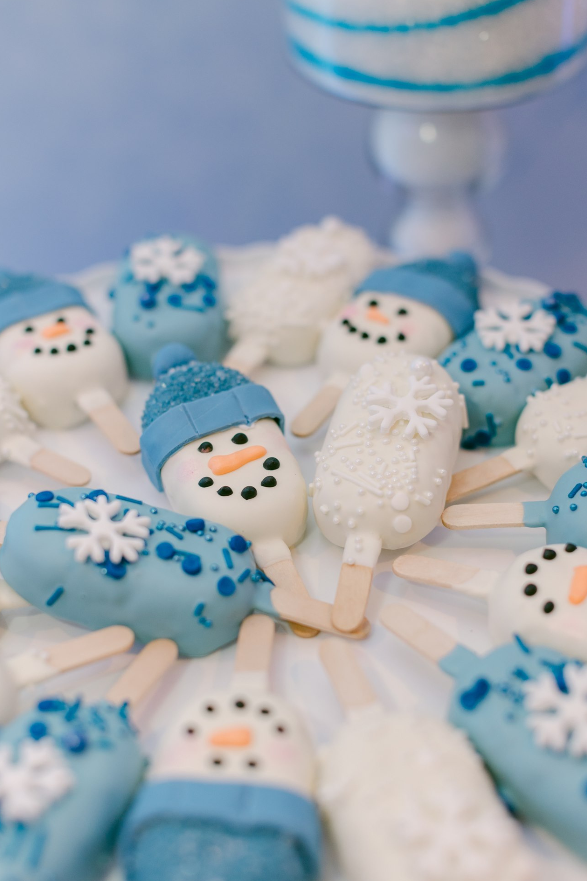 snowman-cake-pops-winter-wonderland-party