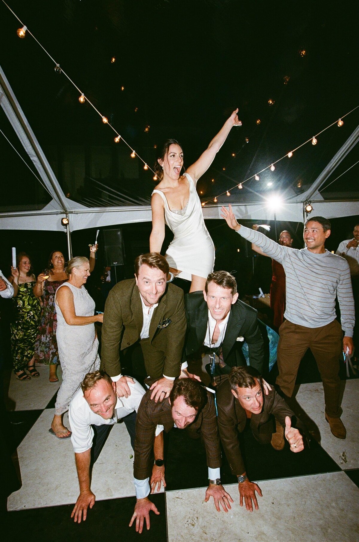 bride-tops-groomsmen-pyramid