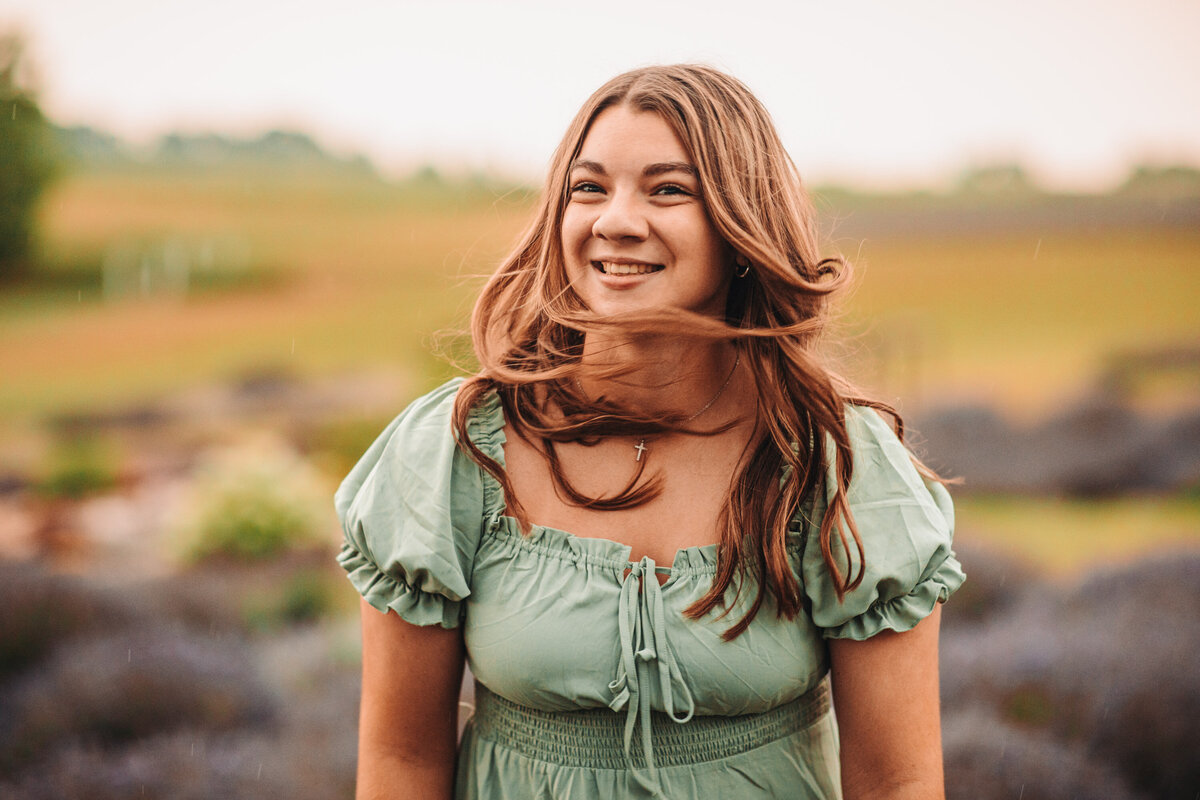 baraboo-wisconsin-senior-photographer-lavender-girl-pose-ideas