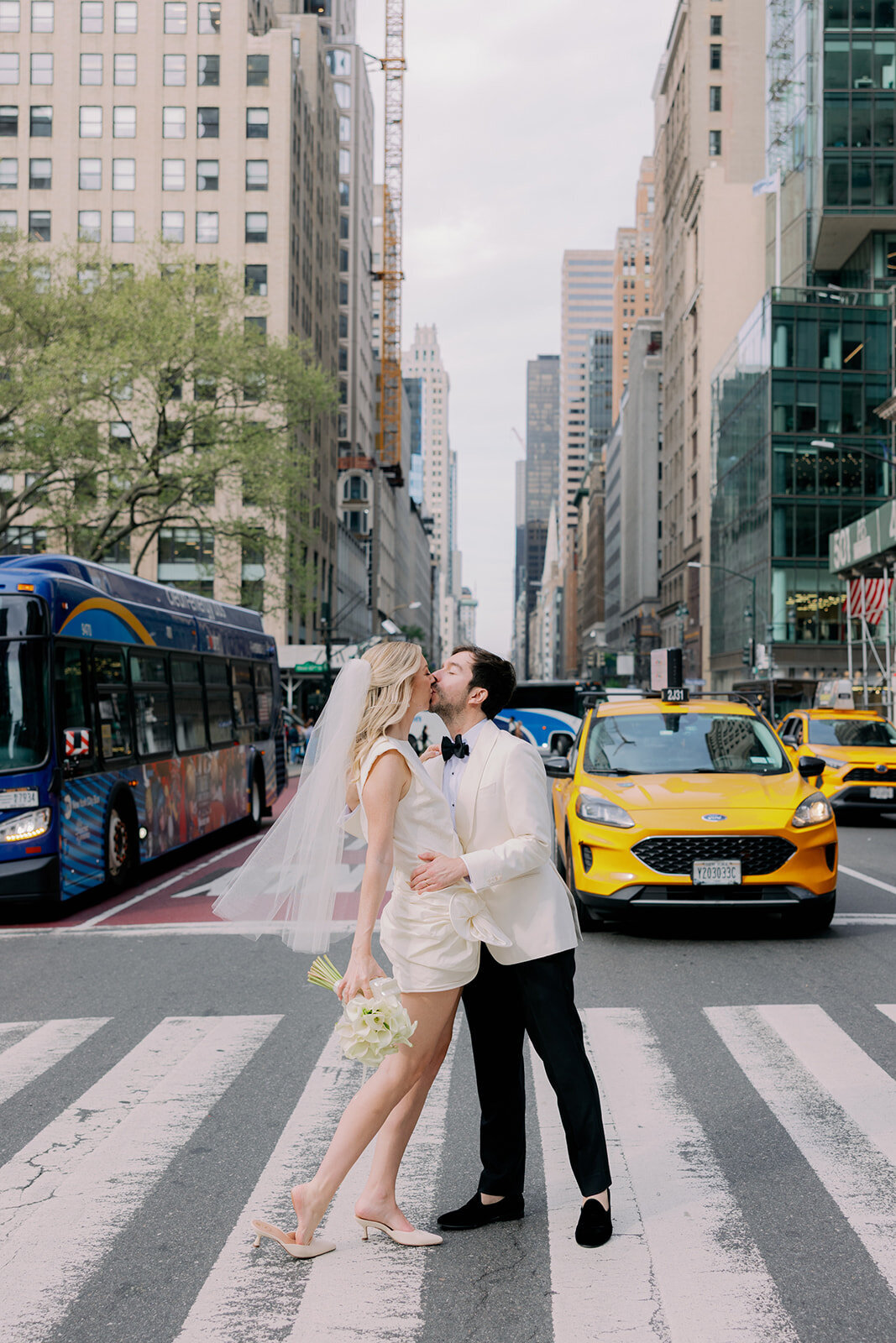 New York-City Hall-Elopement-Chic-Candid-Wedding-Larisa-Shorina-156