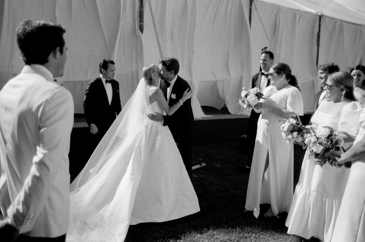 shoreacres-lake-bluff-tent-wedding-by-olivialeigh-15