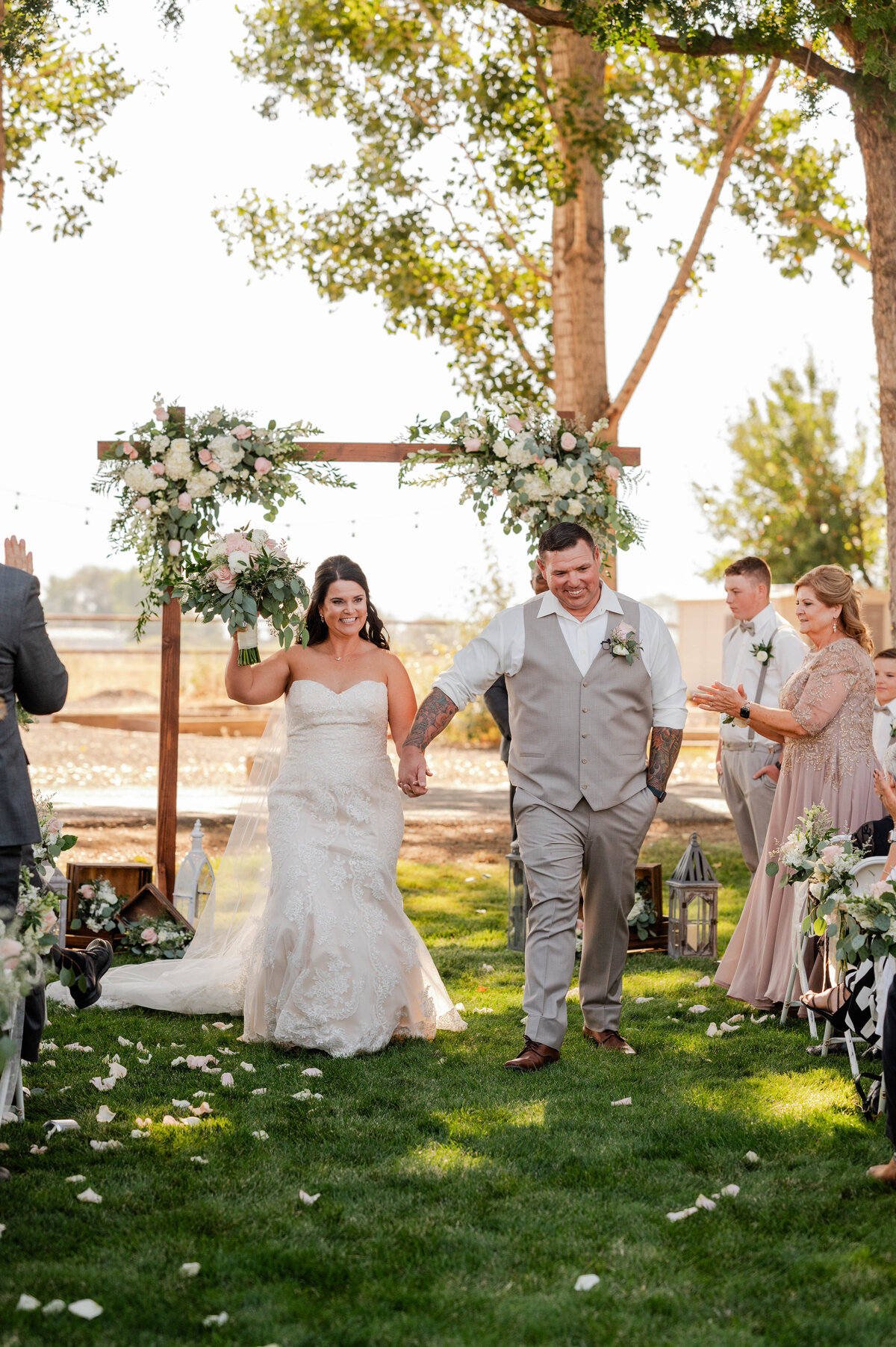 Twisting-T-Bar-Ceremonies