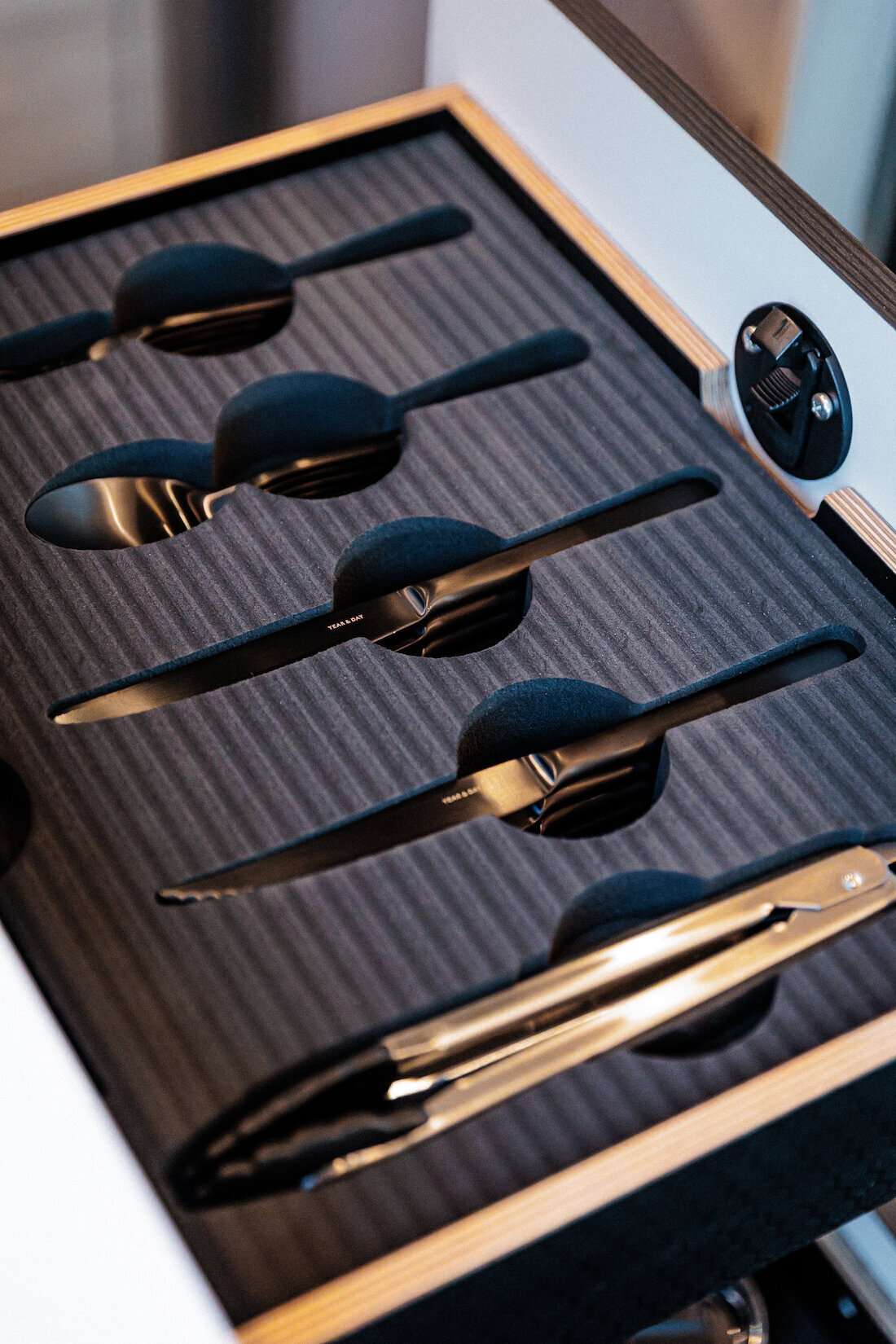 3_PawPrintsPitStops250918_BMV_SlowFastcreative_0733