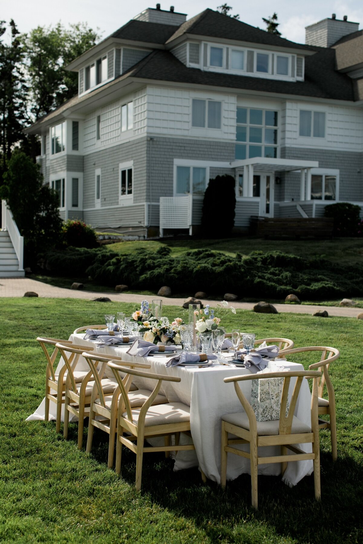 wedding-tabelscape-and-florals-at-the-watersedge