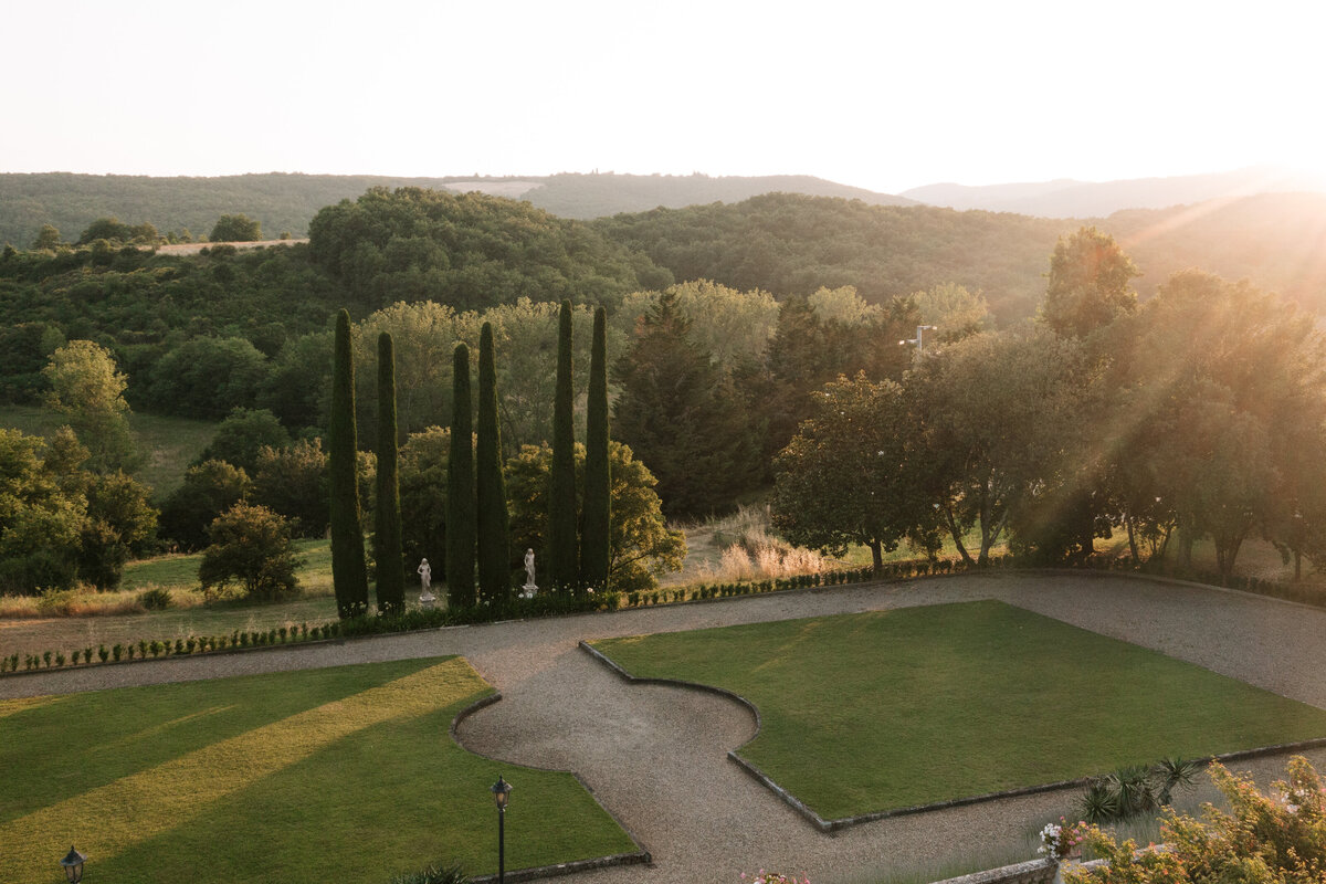 Romantic storytelling through photo and video by husband-wife team