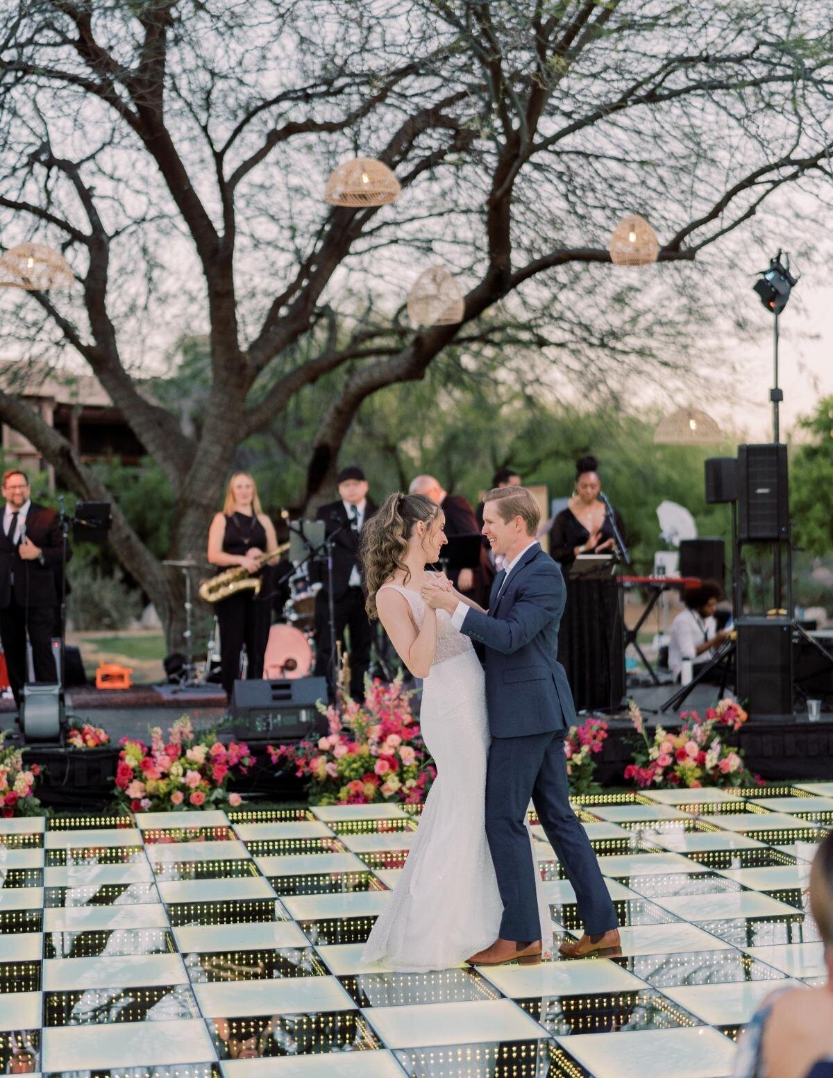 phoenix-wedding-black-white-dance-floor