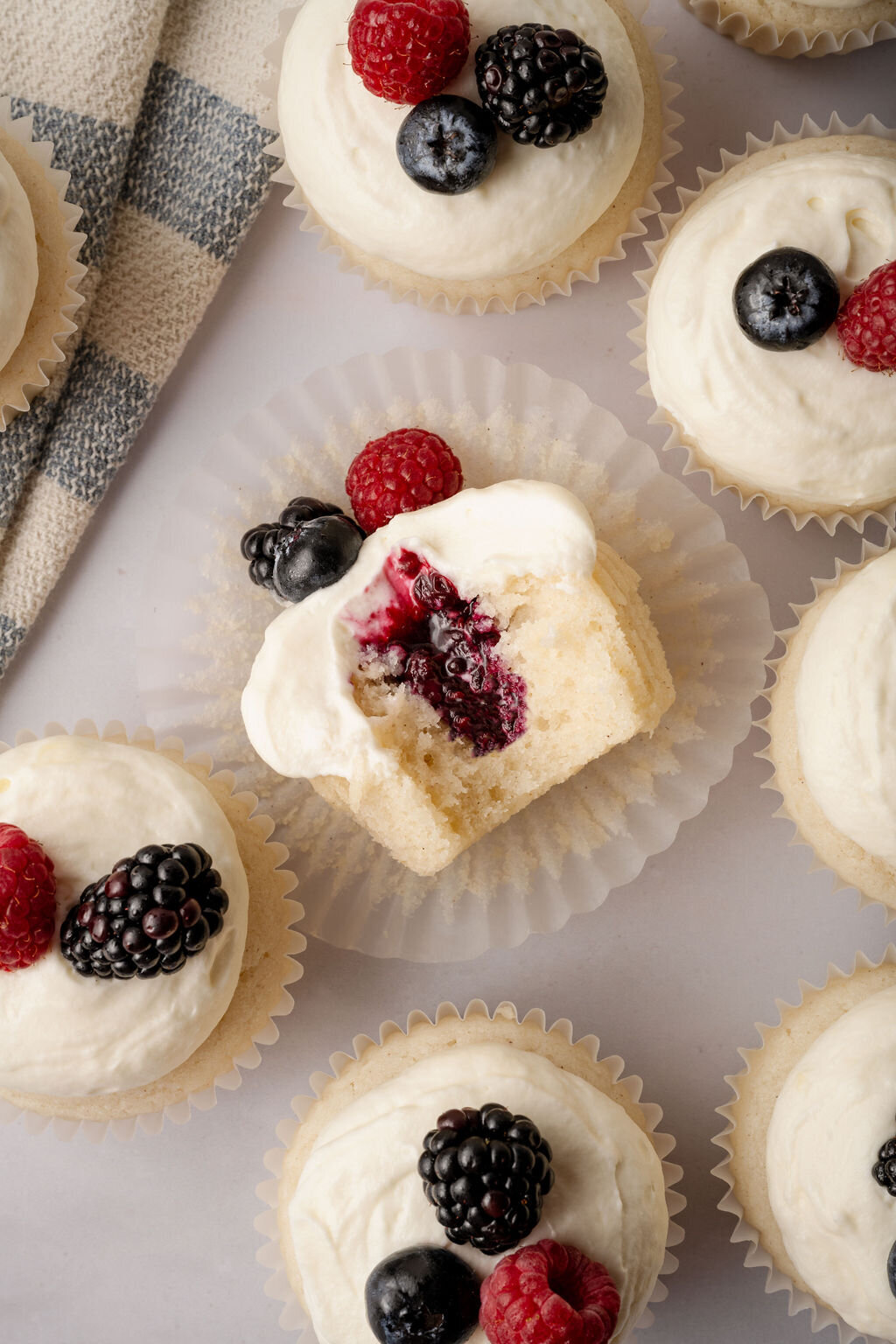 berry-chantilly-cupcakes-52