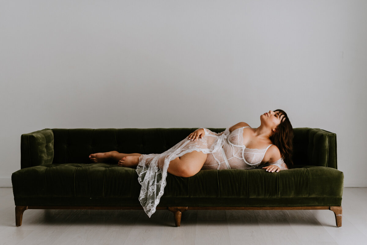 couch pose for boudoir
