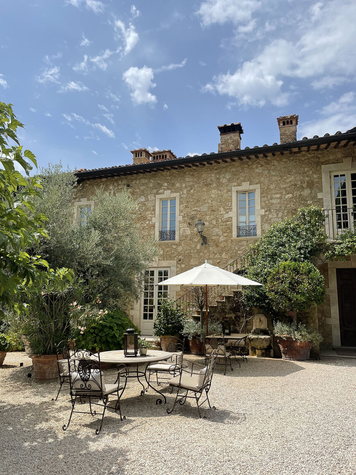 Borgo-Santo-Pietro-Willow-and-Oak-Events-BTS-3