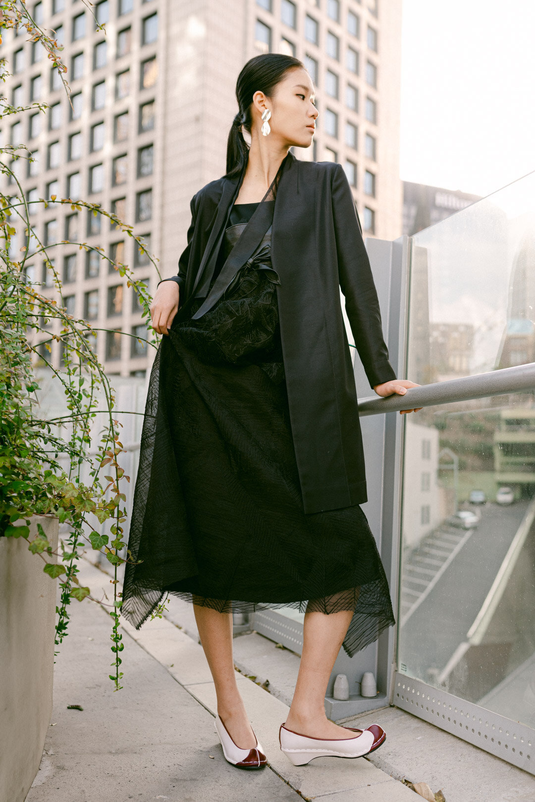 A breathtaking editorial fashion shoot in the heart of Seoul, Korea, featuring the globally recognized model Hyunseo Park in an exquisite Ahhorn modern gown and hanbok design. Captured by Michael Asmussen Photography, this stunning visual story blends editorial beauty, cultural fashion, and luxury destination photography, set against the dynamic energy of a city of 10 million. From the grandeur of ball gown silhouettes to the rich heritage of Korean design, this shoot is a tribute to timeless elegance in preparation for Seoul Fashion Week. Perfect for brands seeking high-end editorial imagery in the world’s most vibrant fashion capitals.