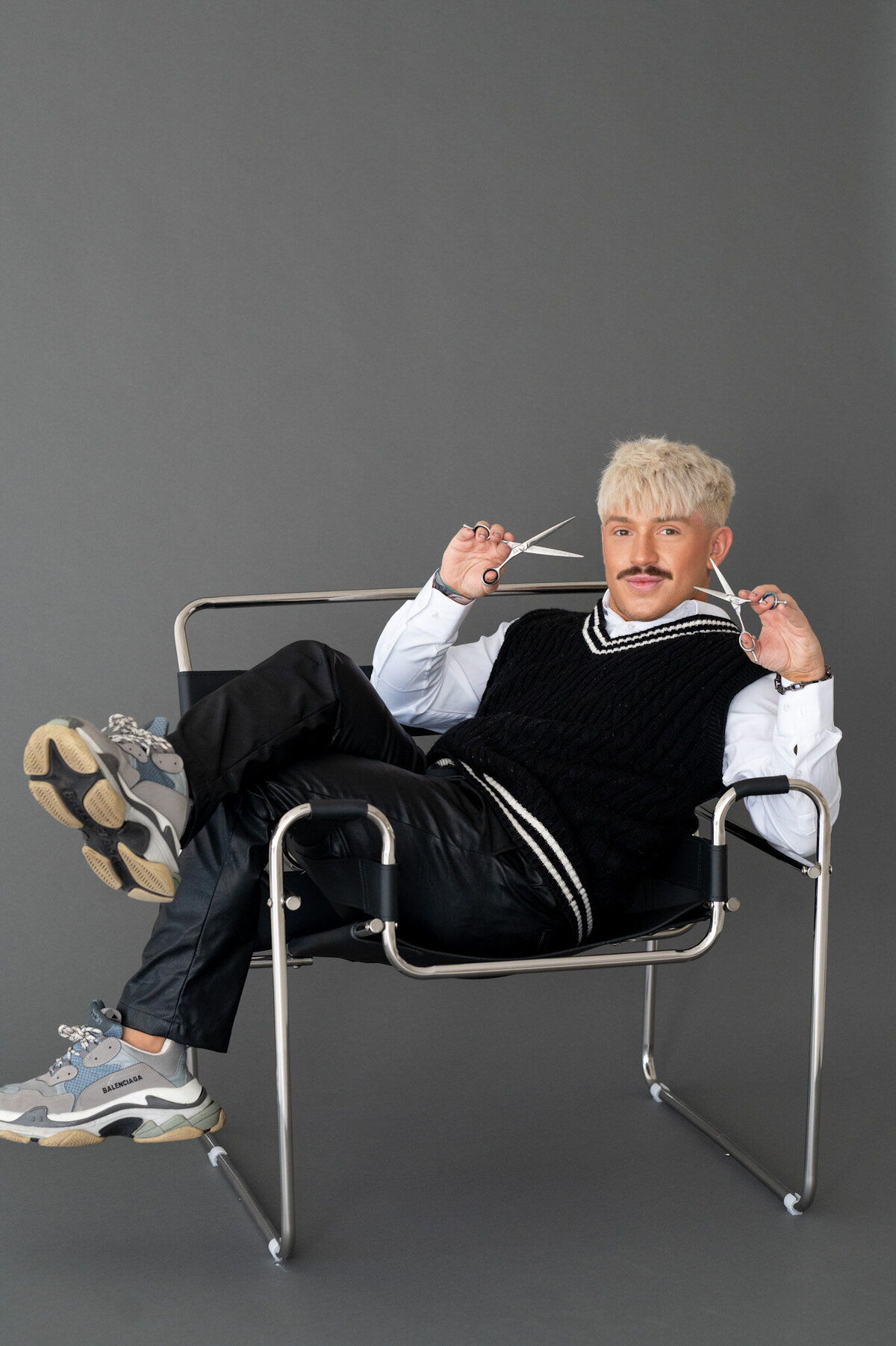 handtiedbyhim-holding-shears-branding-portrait-jacksonville