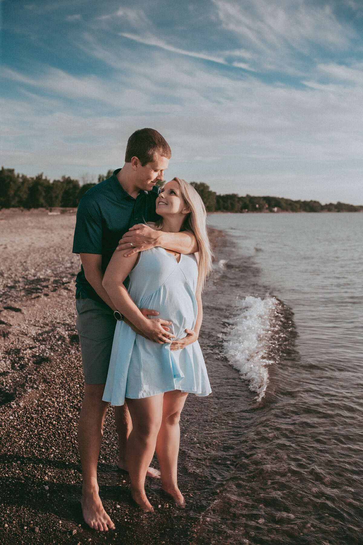 cuddling maternity session
