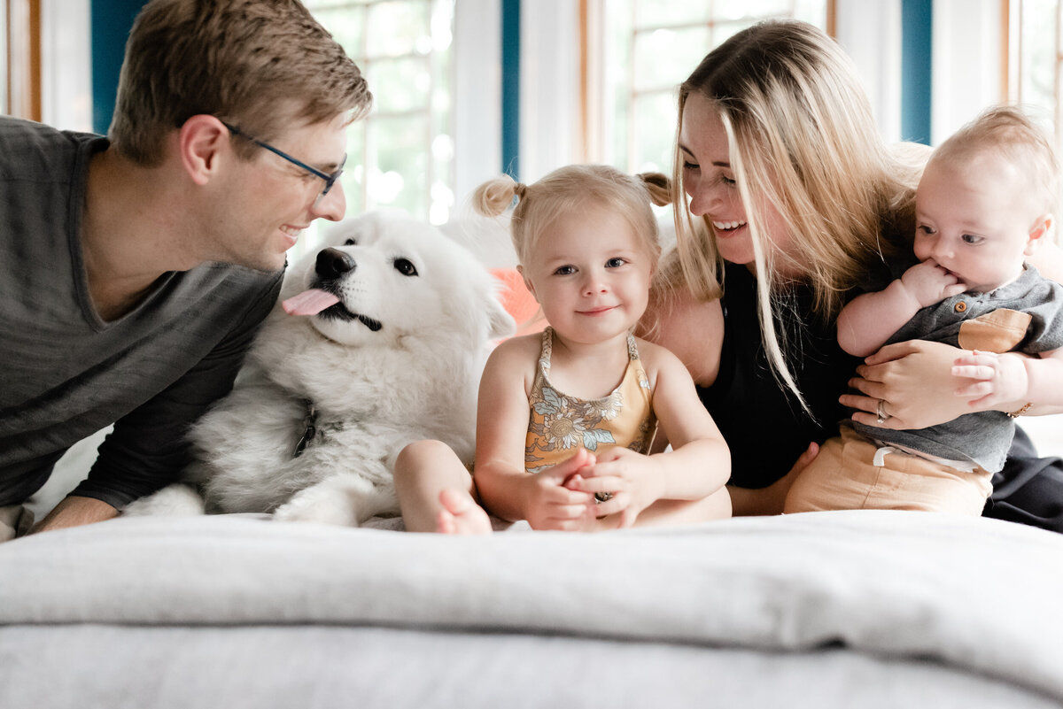 at-home-family-photography-dog-chicago