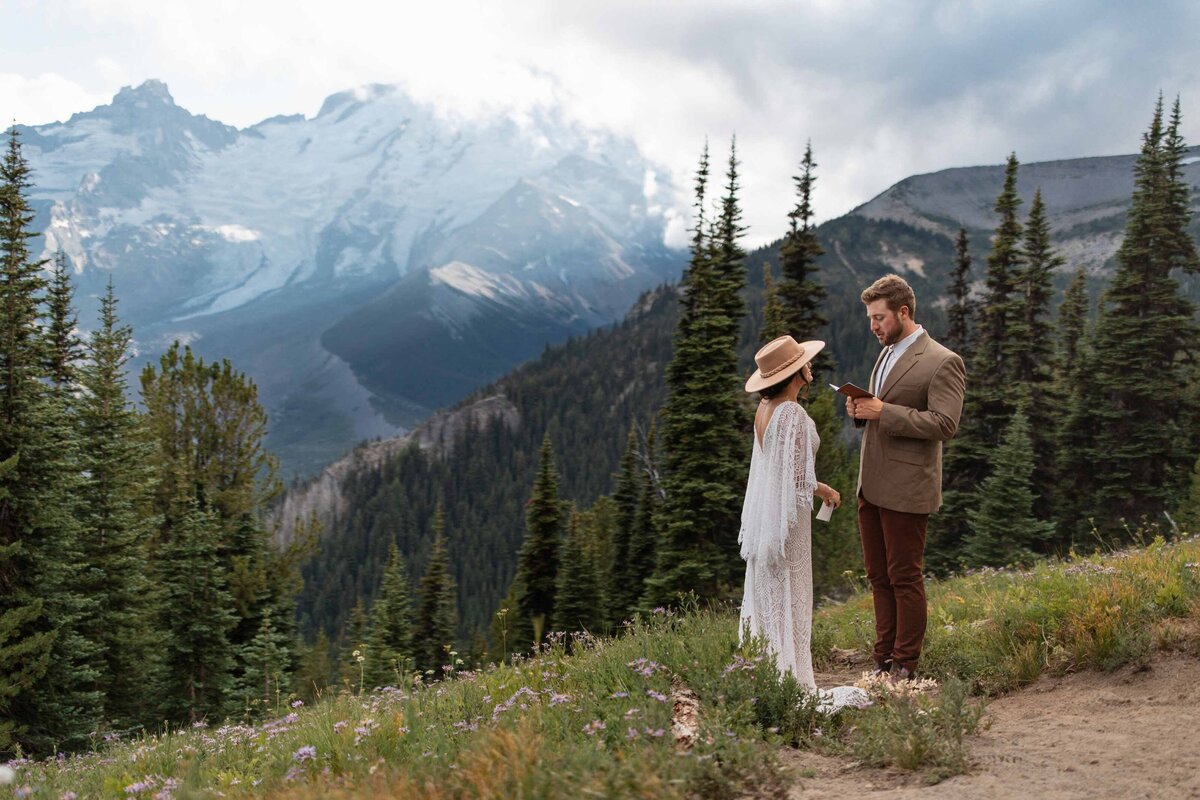 mount-rainier-elopement-adventure-offroading-hike-view-104