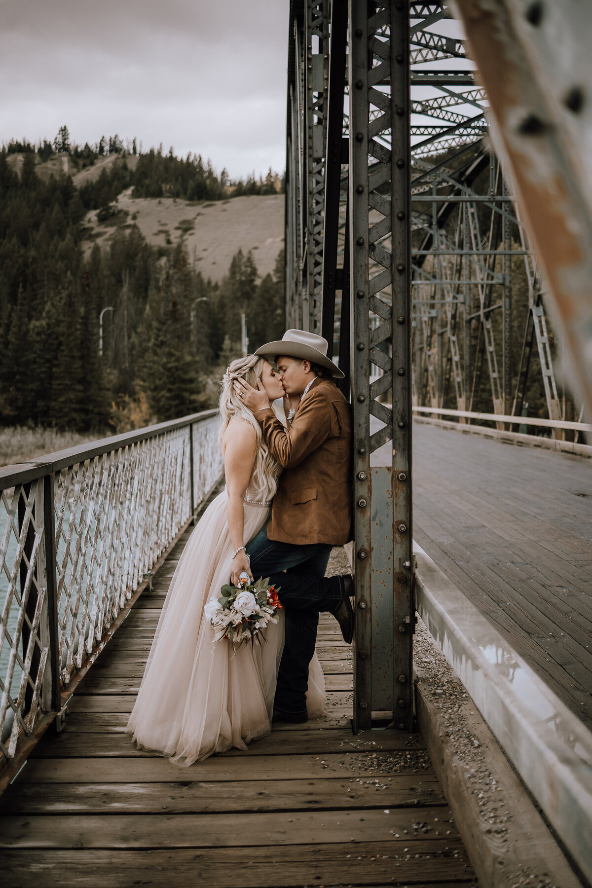 Alberta_elopement_photographer (21)