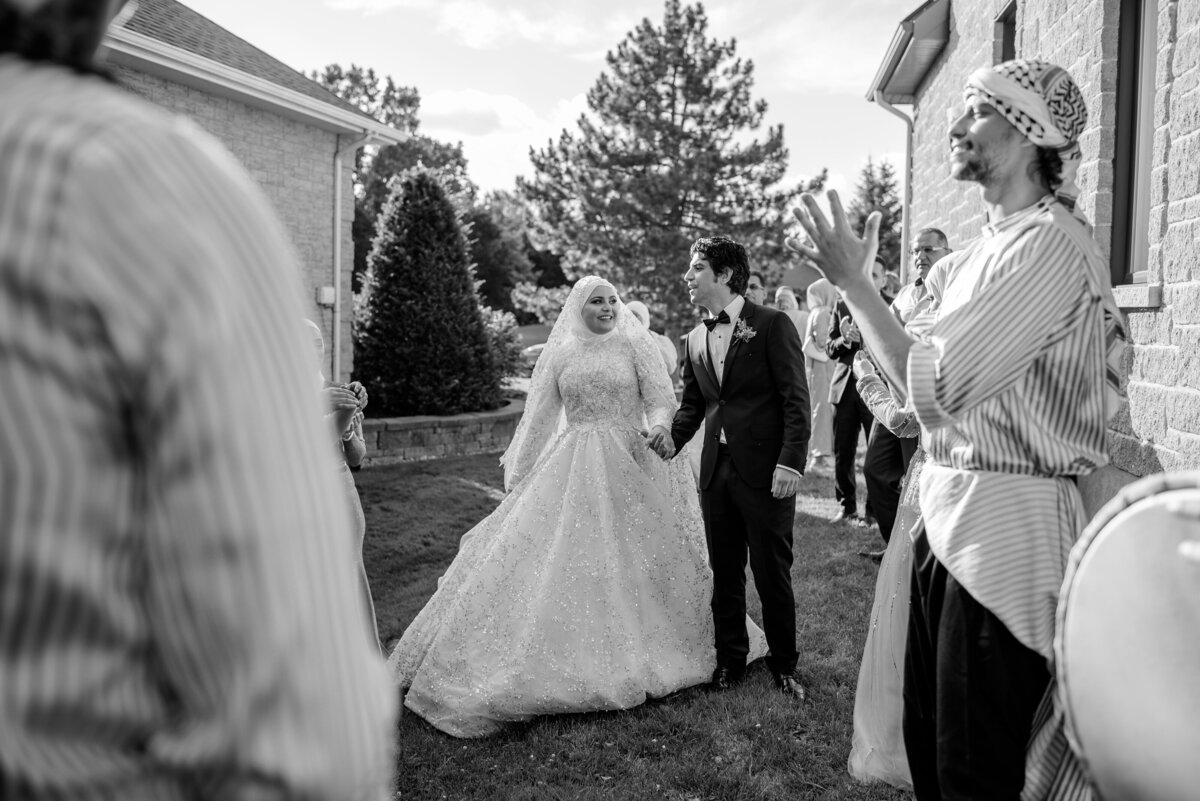 tented-backyard-estate-wedding-ottawa-lush-florals-pink-wedding-photography by emma-zaffa