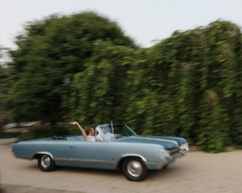 Vintage-Car-Engagement-Session