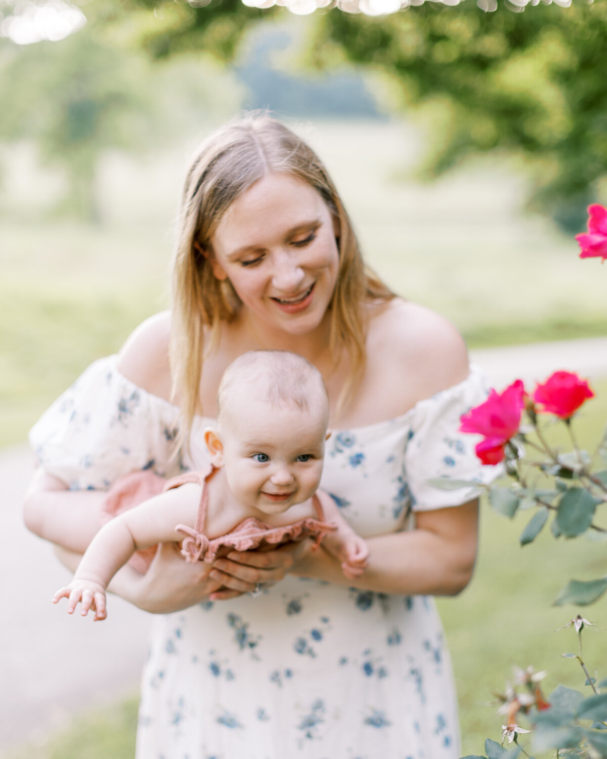 Family portrait session in a Philadelphia park - 23