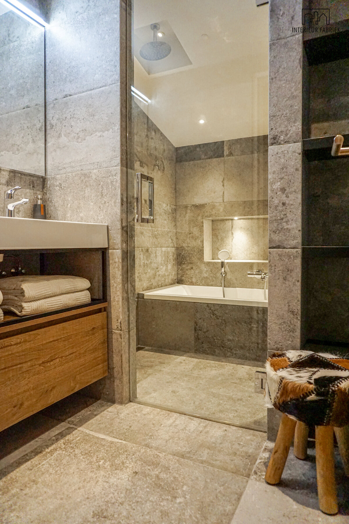 Interieurdesign Woerden, Interieurontwerpstudio Woerden, Interieurontwerper Woerden, Interior design Woerden, Interieurstudio Woerden, Interieur ontwerpen Woerden, Interieur ontwerp Woerden, Interieurinrichting Woerden, Interieurstylist Woerden, Interieurontwerp Woerden, Interieuradvies Woerden, Keukenontwerp Woerden, Keuken Woerden, Keukeneiland Woerden, Zwarte keuken Woerden, Wijnklimaatkast Woerden, Badkamerontwerp Woerden, Badkamer Woerden, Meubilair Woerden, Toilet Woerden, Toiletontwerp Woerden, Vakantiehuisontwerp Woerden, Vakantiehuis Woerden, Inloopdouche Woerden, Regendouche Woerden, Betonlooktegel Woerden, Slaapkamerontwerp Woerden, Slaapkamer Woerden, Ronde Spiegel Woerden,