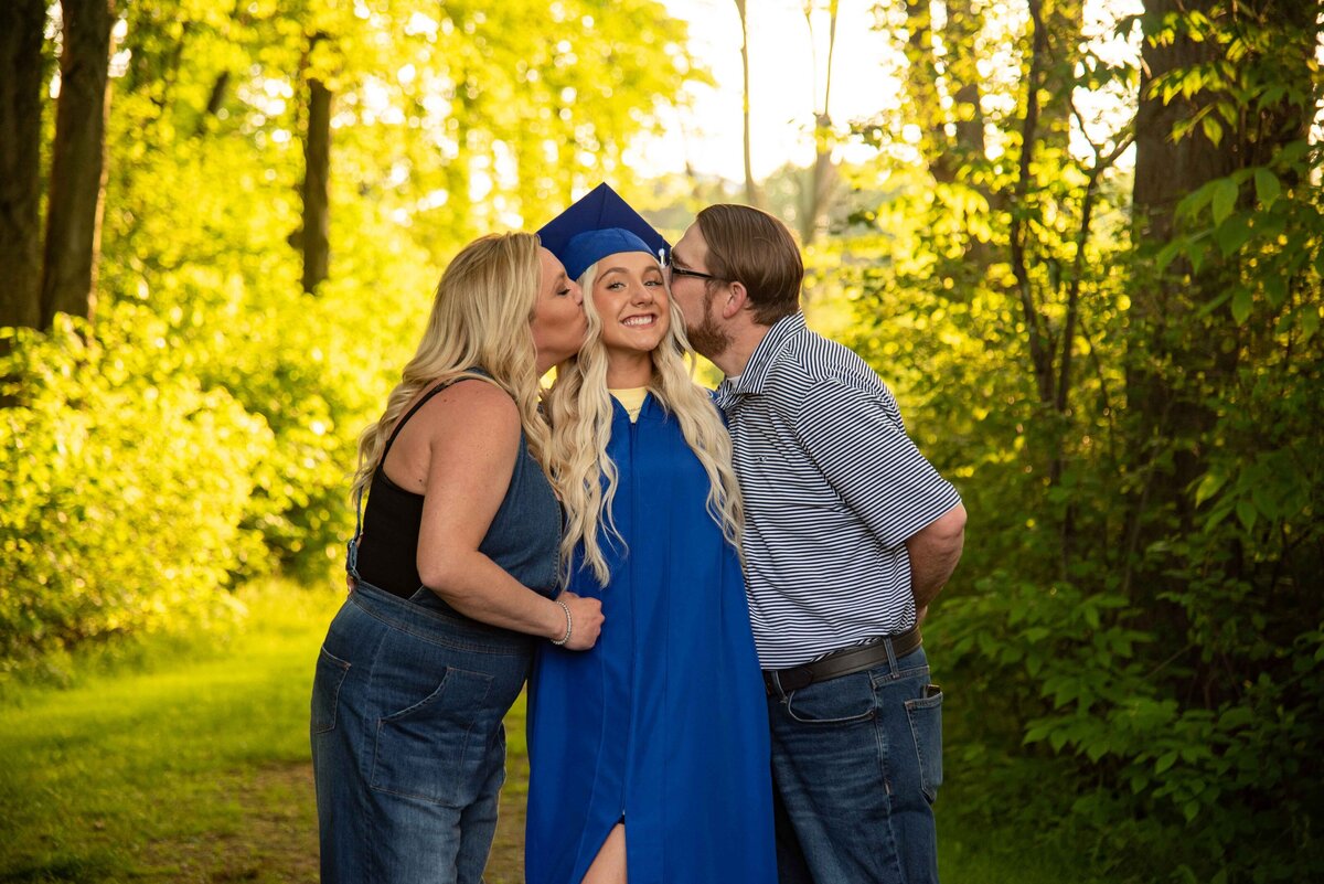 PositivelyPortraitsSeniorSpokesmodelSeniorPhotosClevelandOhio-4