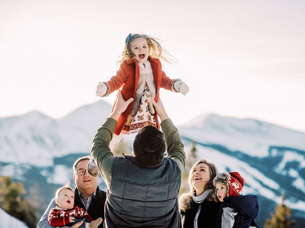 Colorado-Family-Photography-Vail-Mountaintop-Winter-Snowy-Christmas-Photoshoot18