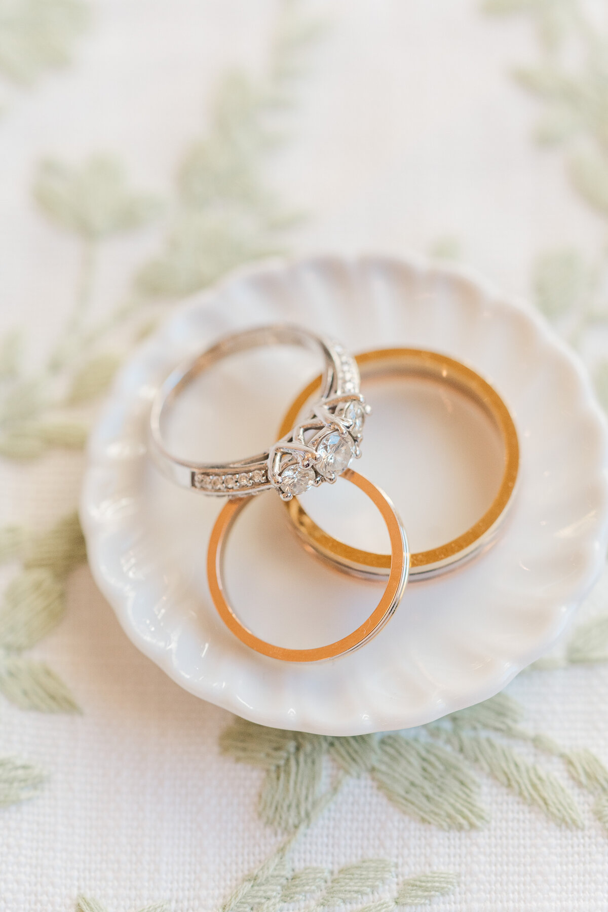 Chateaux at Fox Meadows Colorful Spring Wedding Light and Airy Elena Spraguer Photography  0017