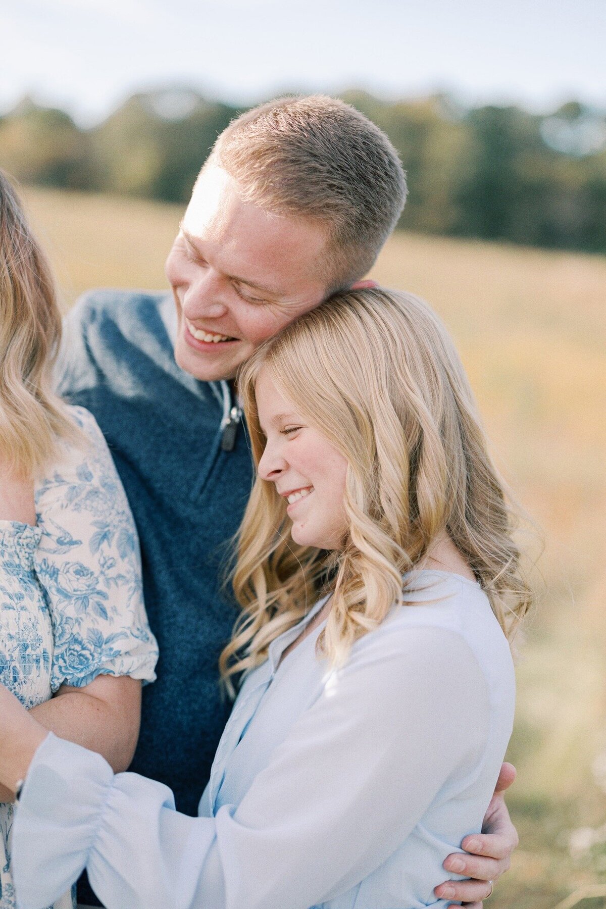 dad-hugging-daughter-in-field