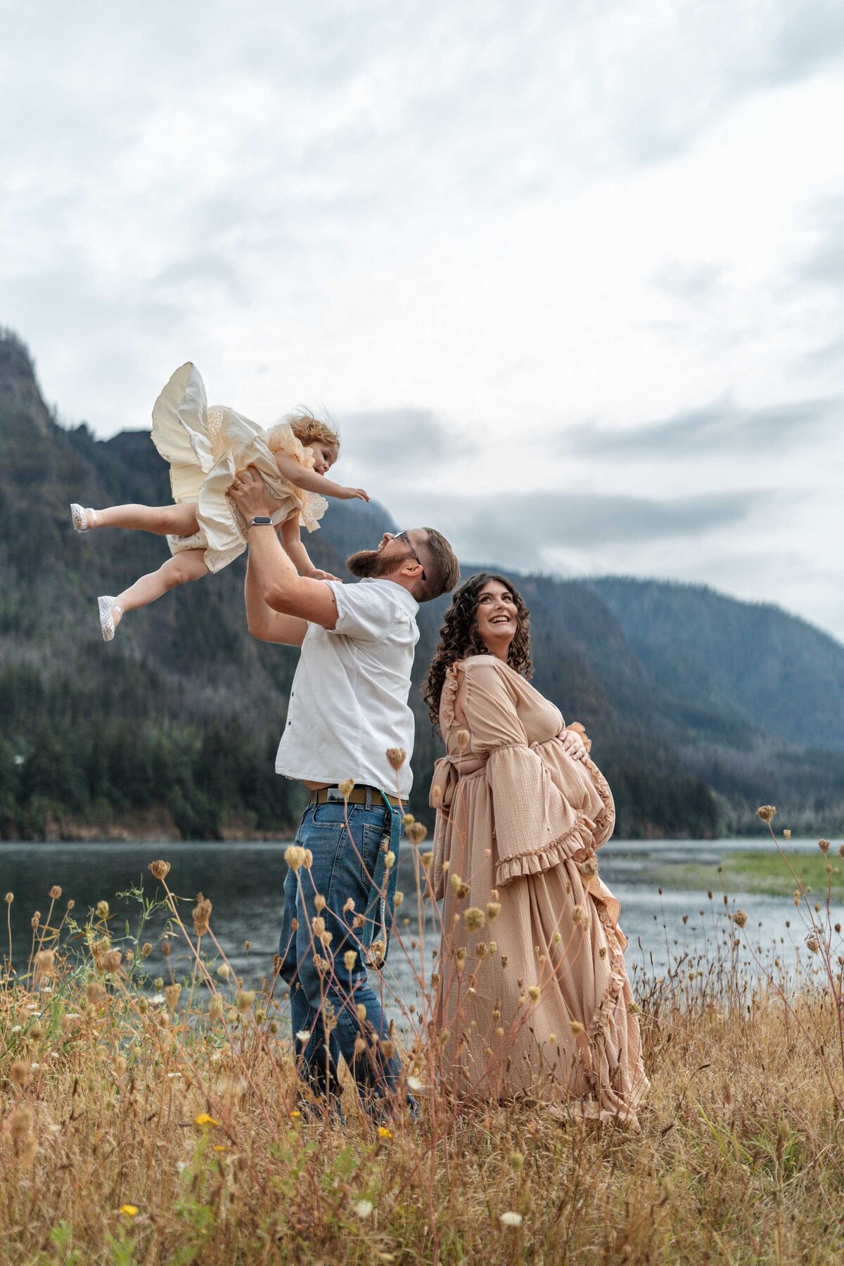 columbia-river-gorge-maternity-portraits-hamilton-island-24