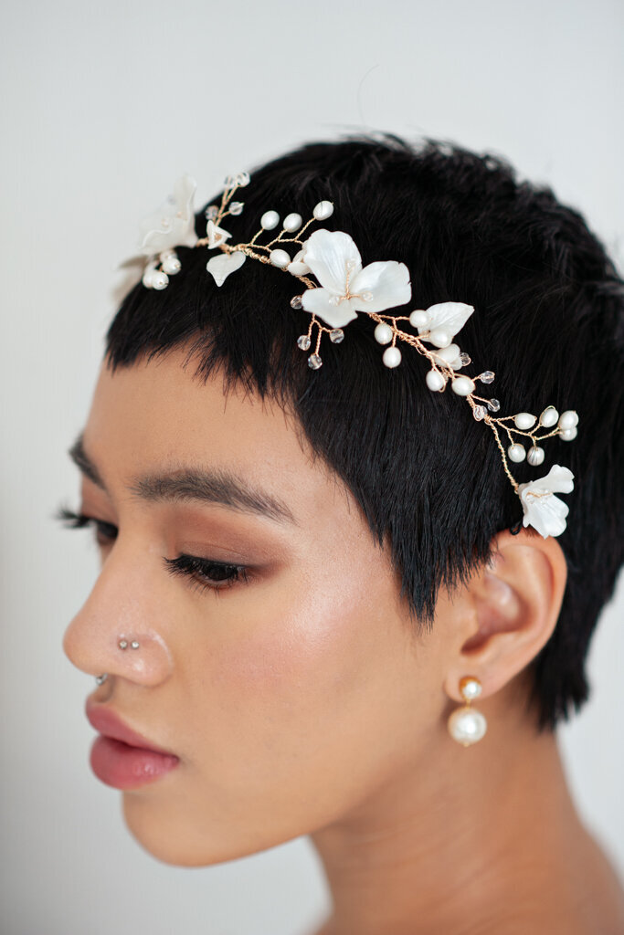 Chelsea Hairpiece by Joanna Bisley Designs photographed by Tara Whittaker Photo. Featured on the Brontë Bride Vendor Guide.
