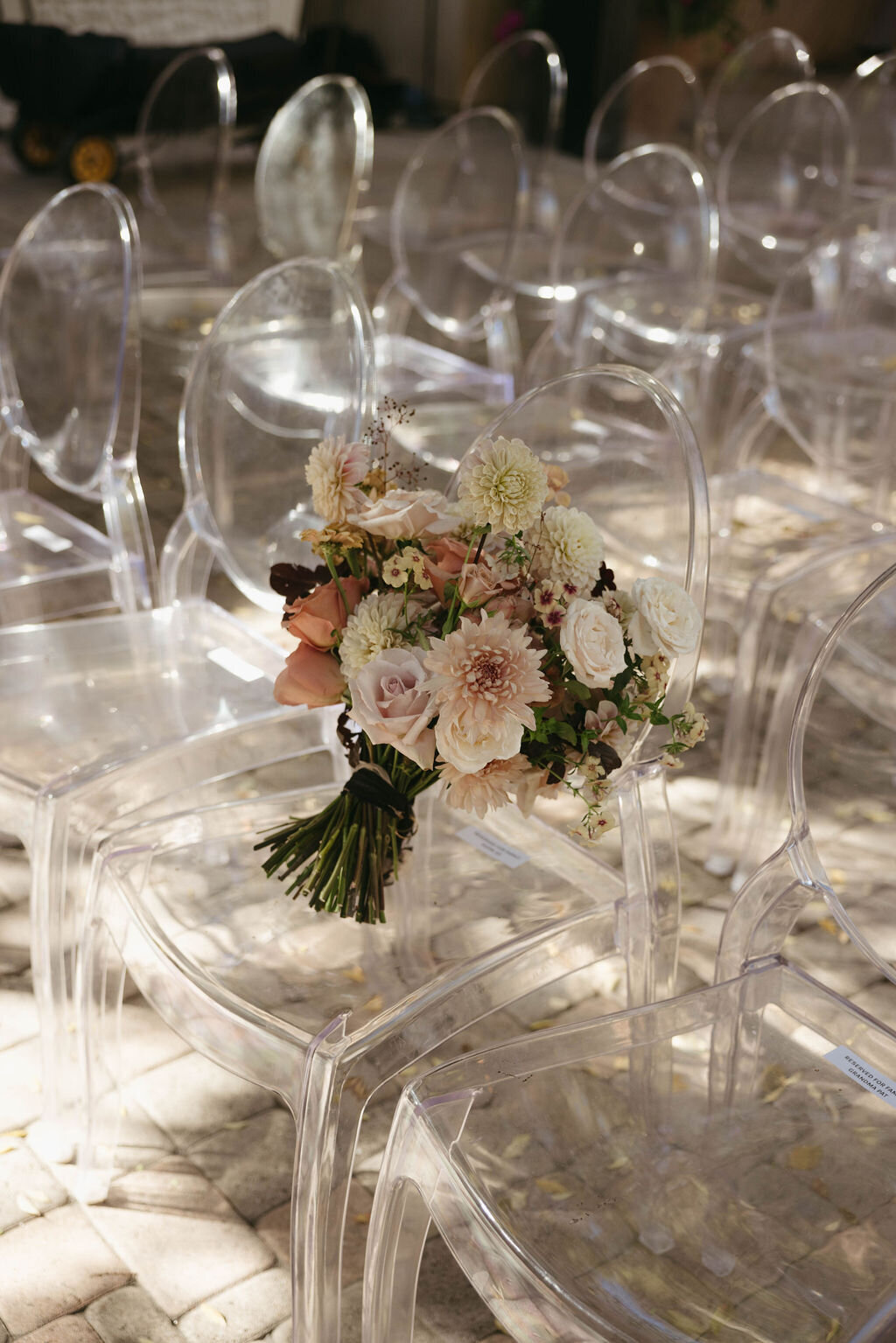 pretty-palm-leaf-event-co-molly-and-rodrigo-wedding-in-serra-plaza-24