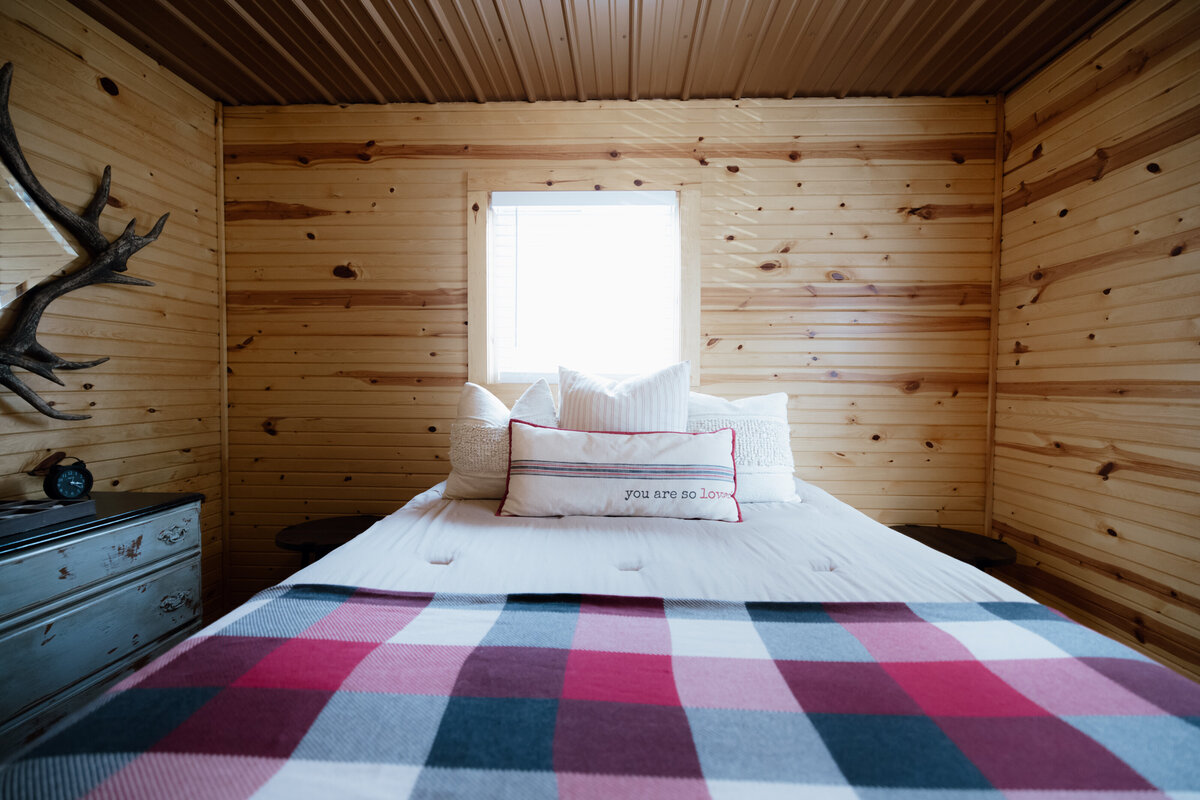 Bear-Ridge-Destination-cozy-cabin-rosie-photo-video-113