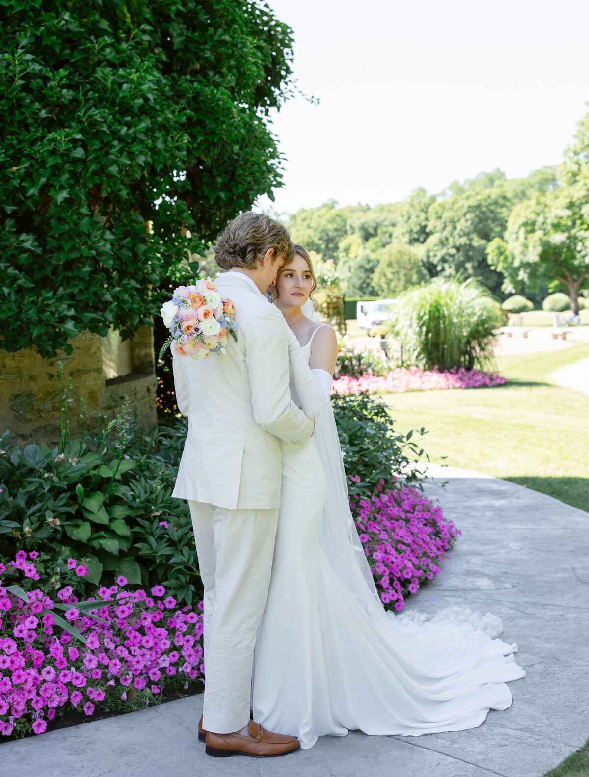 bride-and-groom-wedding-photo-saint-clements-castle