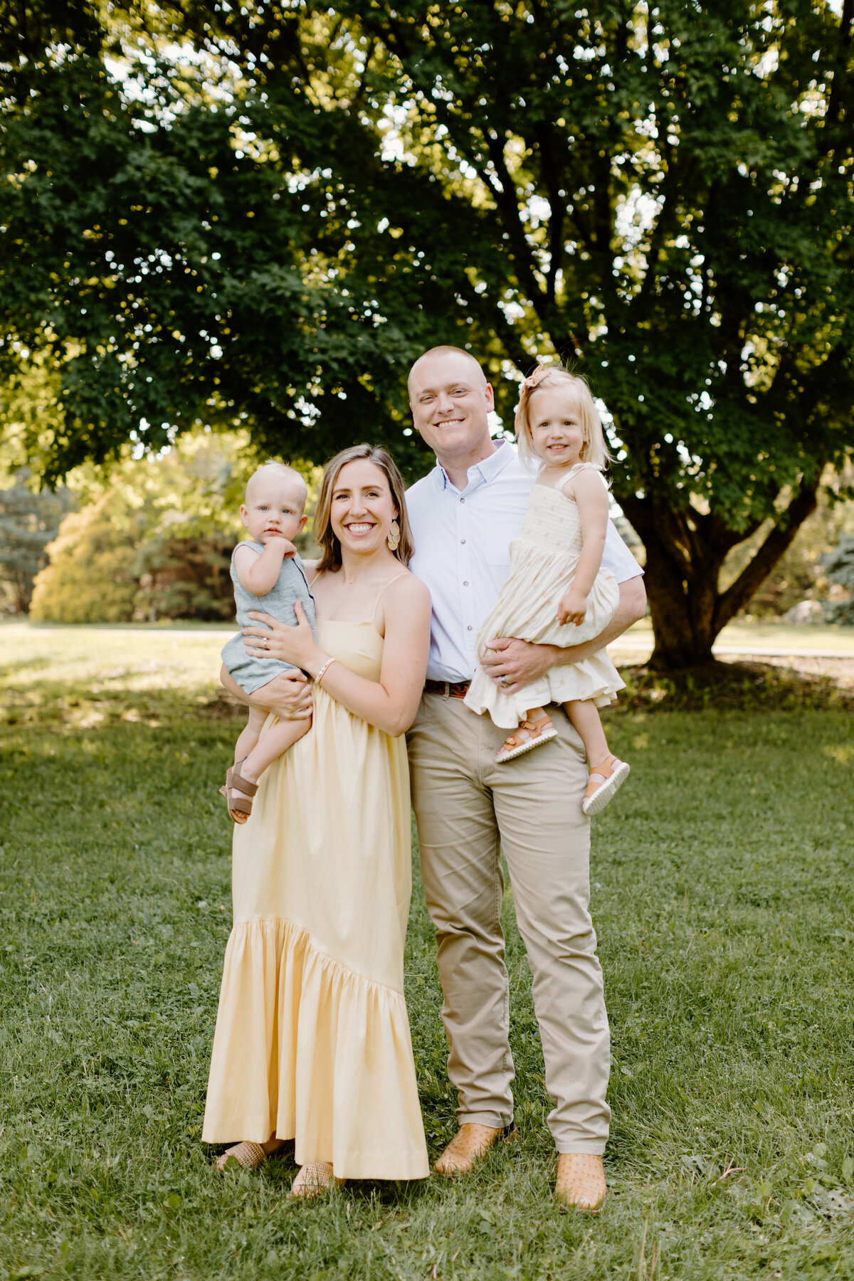 christina_ney_photography_wedding_engagement_lifestyle_photographer_dubuque_iowa_wedding_planning_assistance_adventurous_bold_laidback Family Photography11