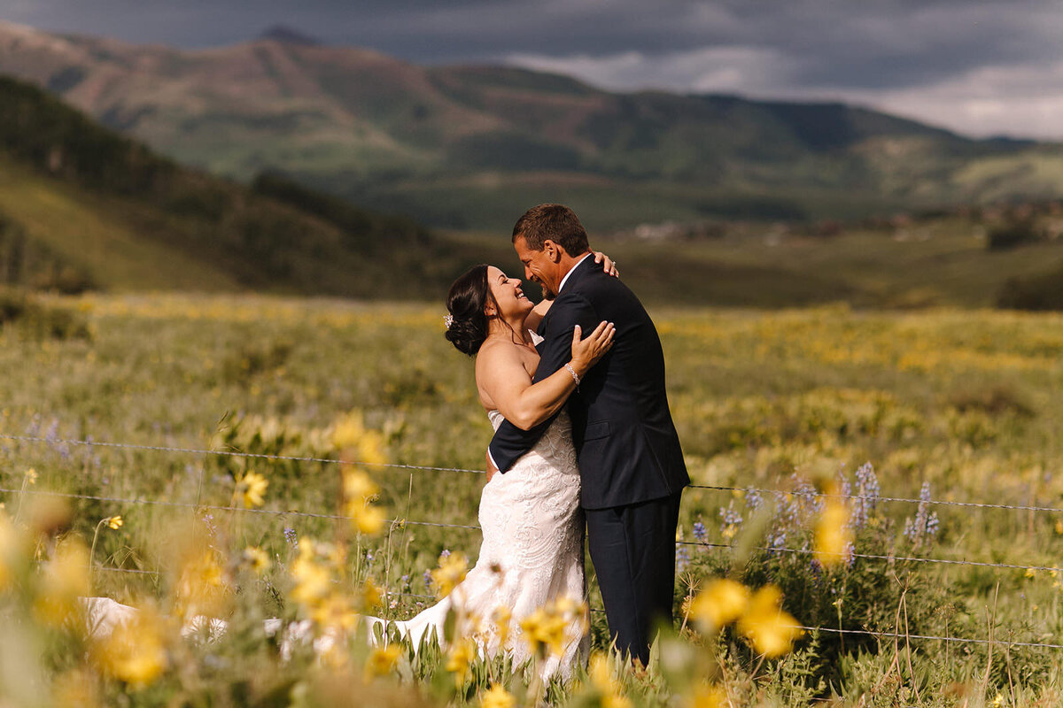 Liz Osban Photography Wedding Weddings Crested Butte Colorado Venue CO Vail Breckinridge Mountains Elopement Elope Ceremony Wyoming Lovelands Pass Denver Rocky Mountain National Park8