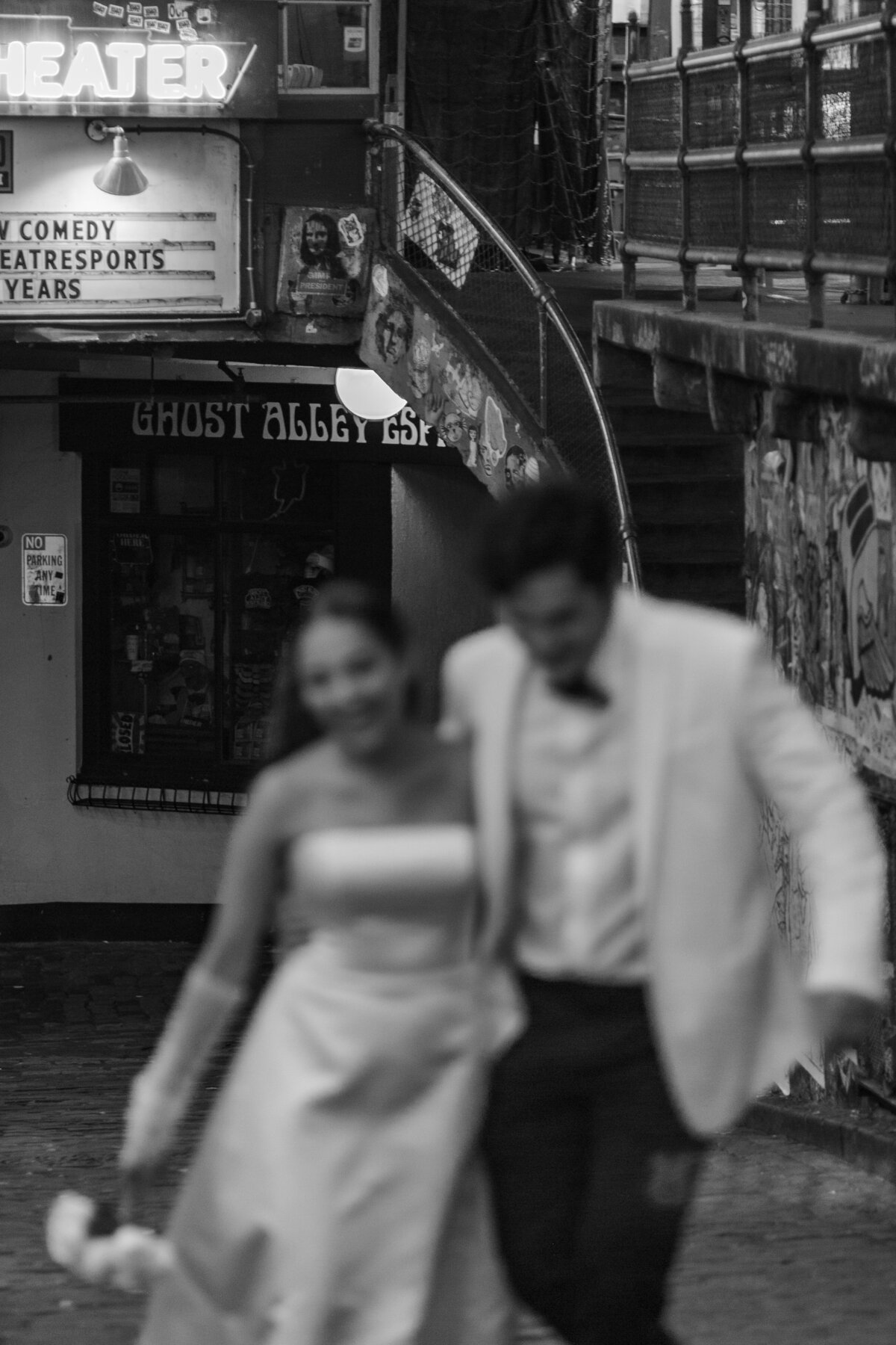 Downtown-Seattle-elopement-documentary-style-photography-jennifer-moreno-photography-Washington