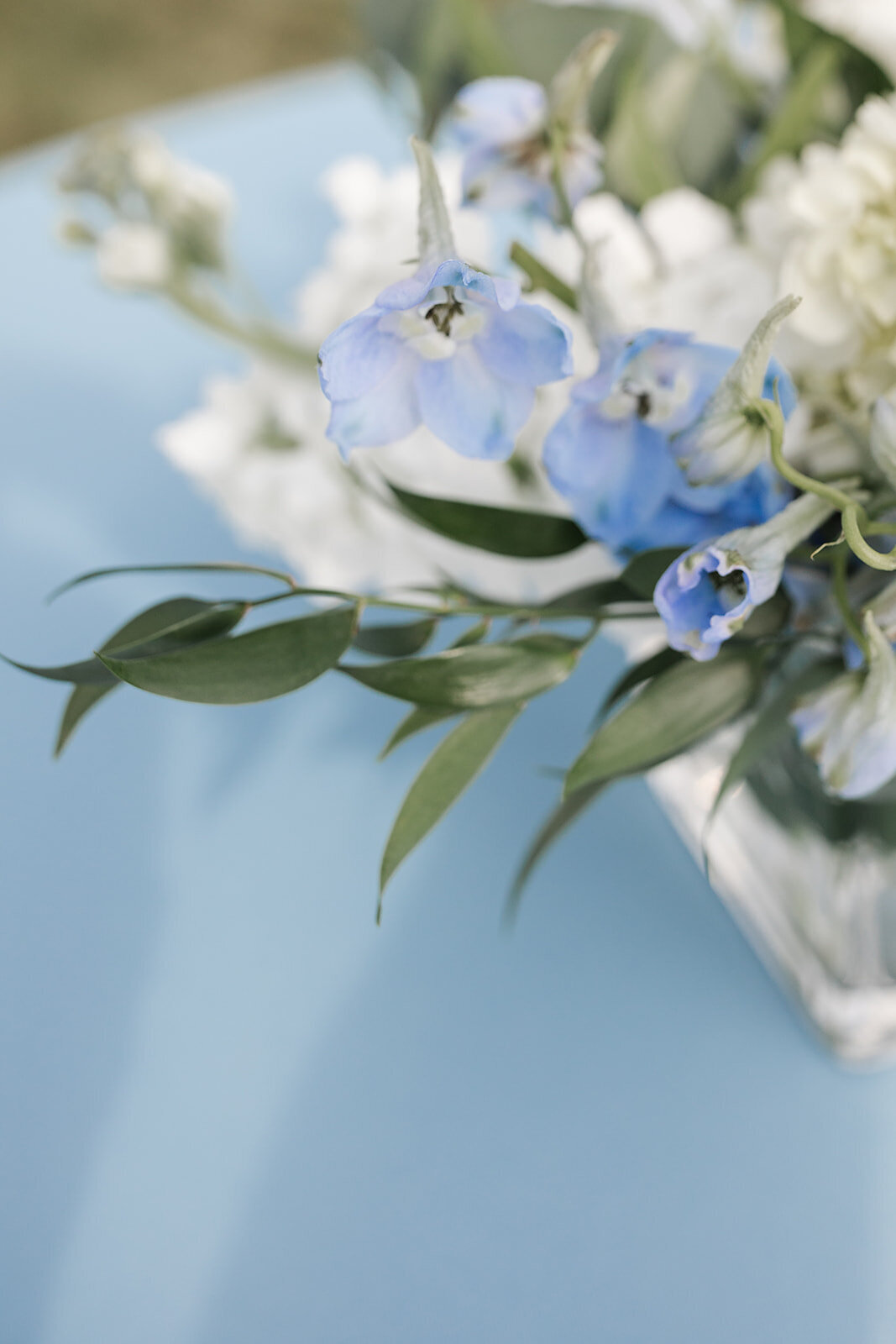 floral-details-at-guilford-yacht-club-jen-strunk-events
