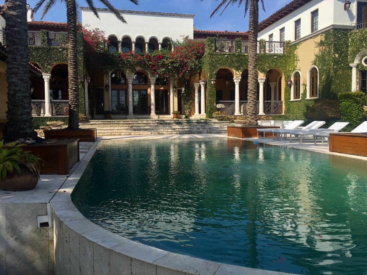 Swimming pool