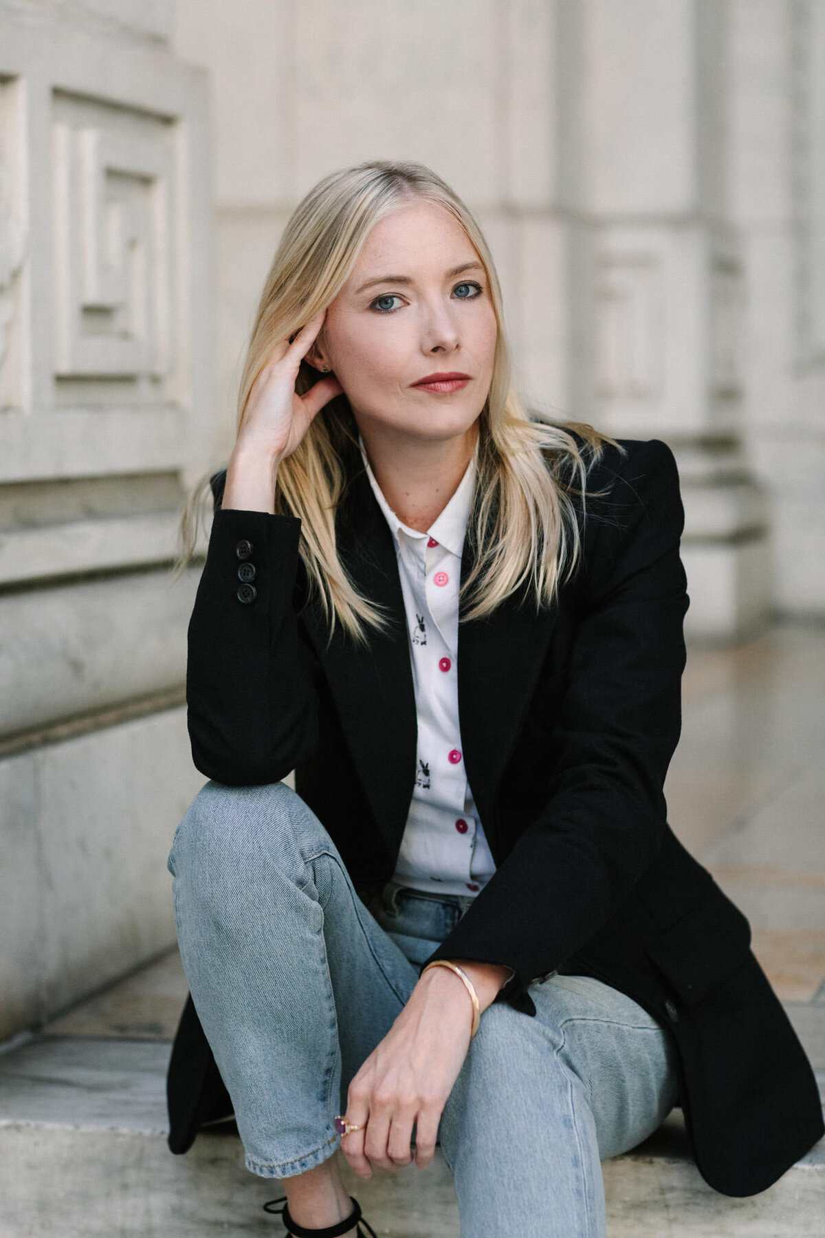 portrait of writer marie kilroy outside the nypl