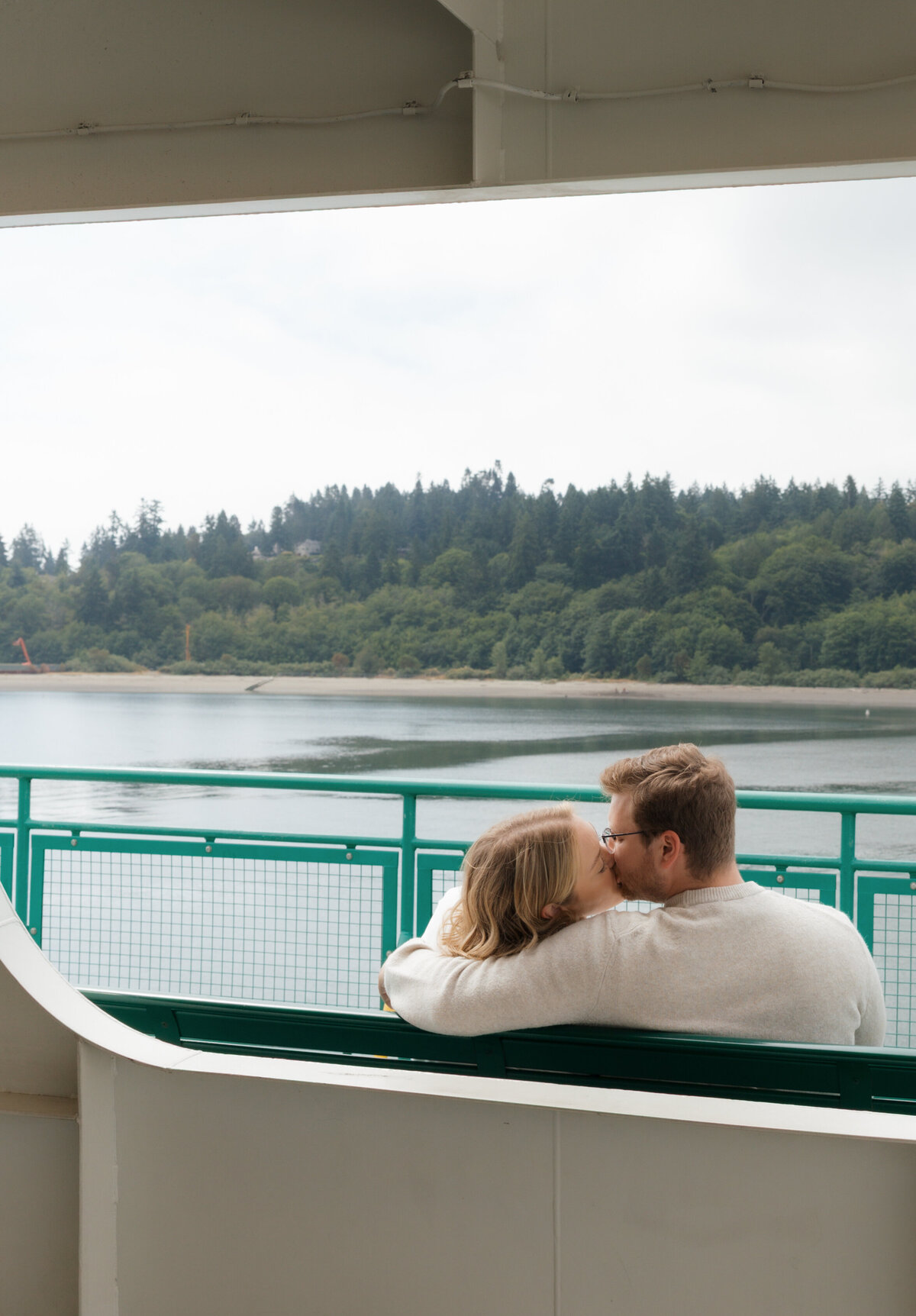 SeattleFerryCouplesPhotography95