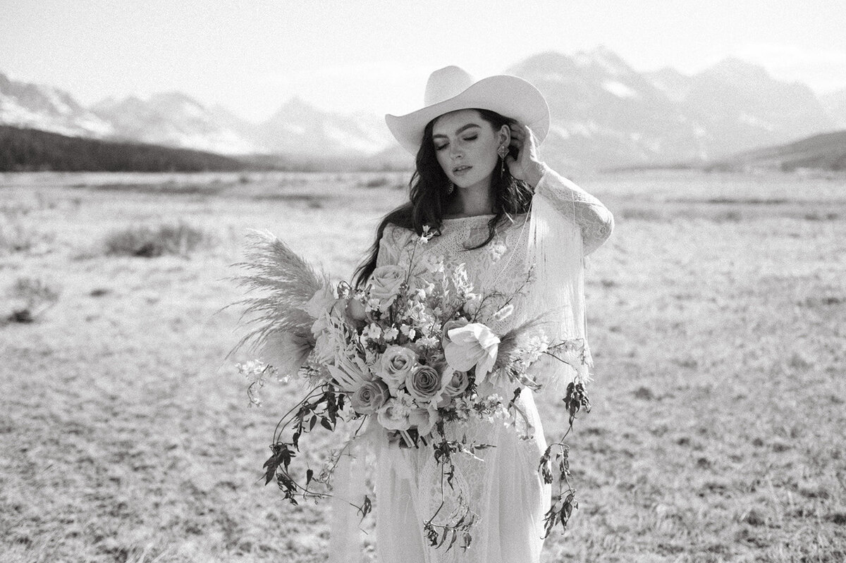 western-boho-glacier-park-elopement-presley-gray-photo-9880