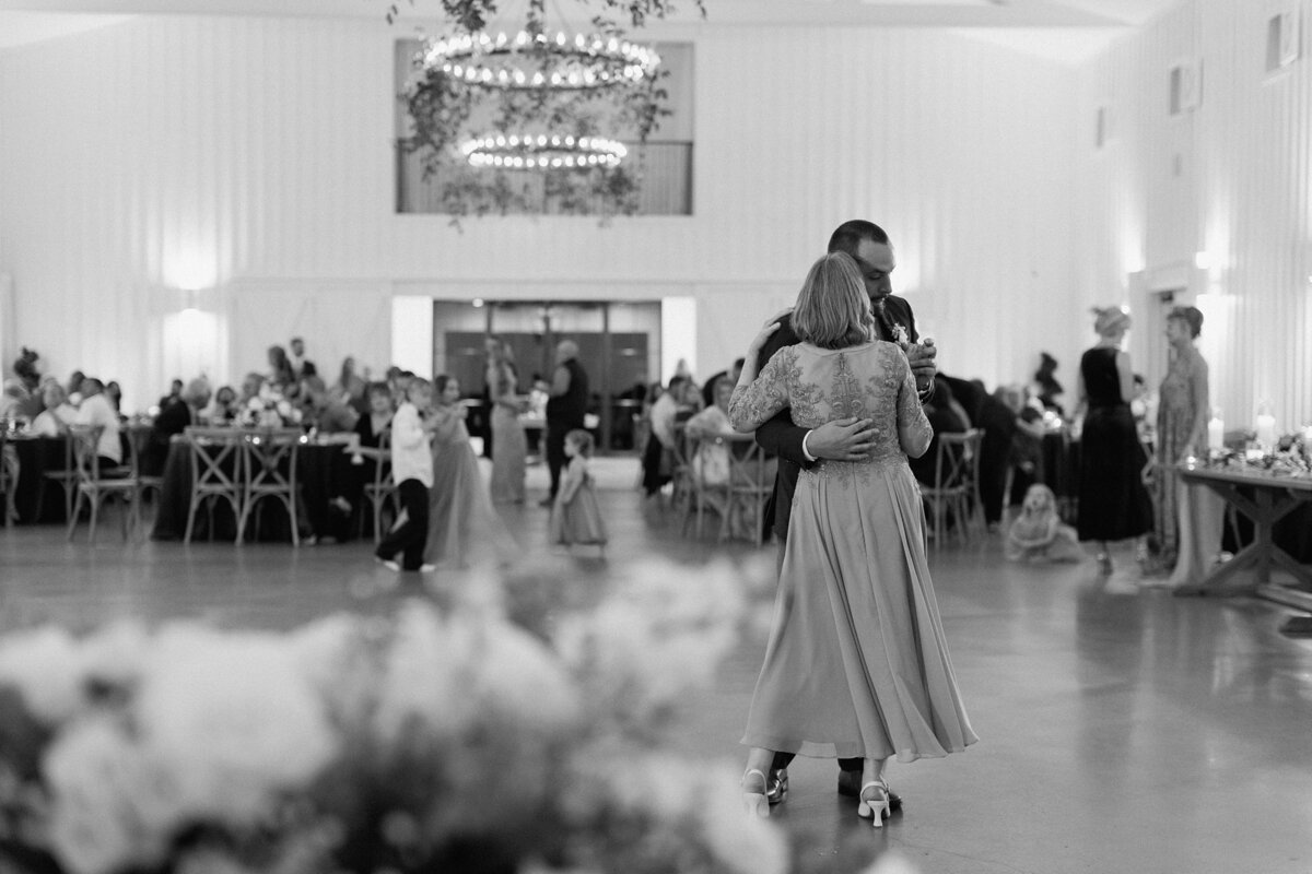 danielleandaaronsfarmhouseweddingkristinnicholephotography85