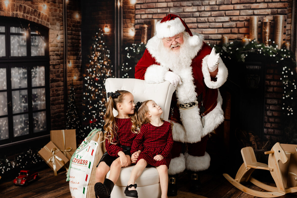 Best NWA holiday photographer, holiday portraits near me, Northwest Arkansas holiday photography, NW Arkansas holiday photos, NWA santa photos