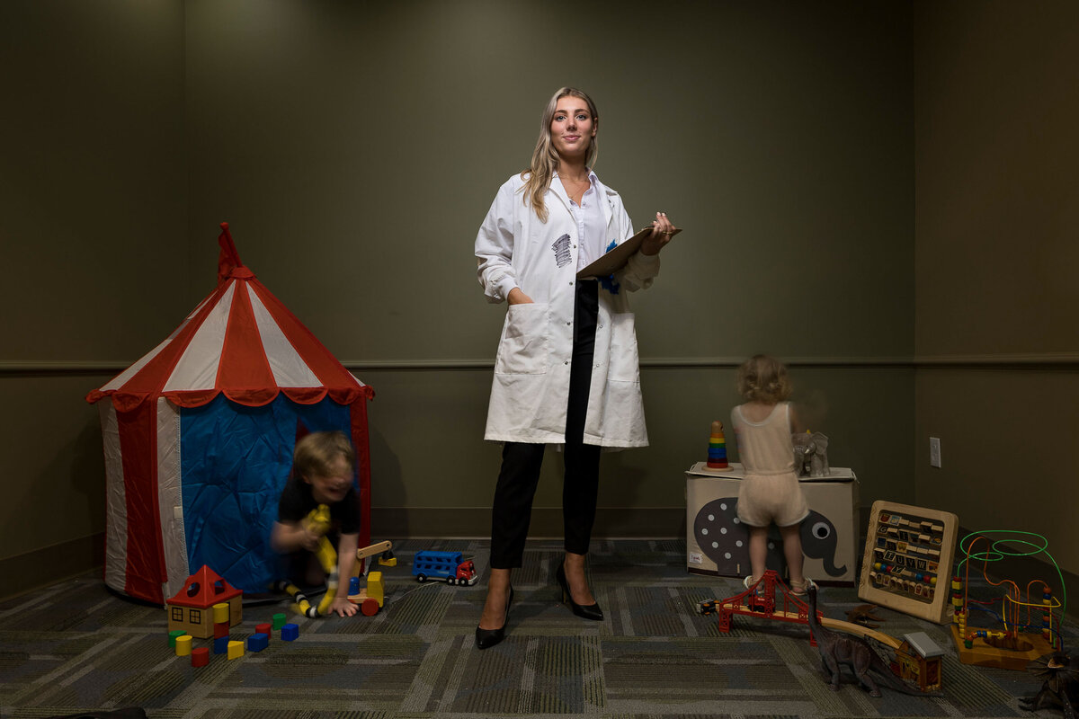Scientist-STEM-Editorial-Portrait-Female-Children-Psychologist-Charleston-Downtown