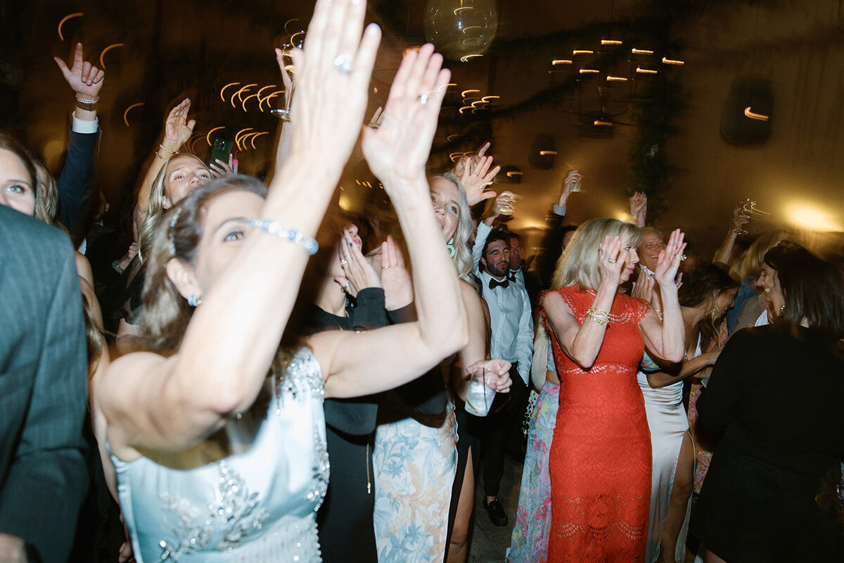 Liz & Sam Dancing-404