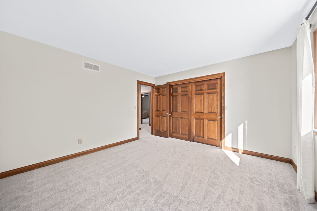 69-web-or-mls-A7407511