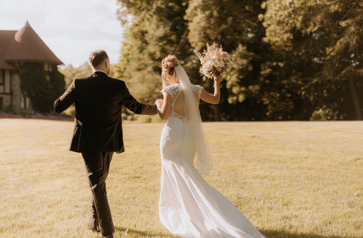 couple-just-married-at-saint-clements-castle