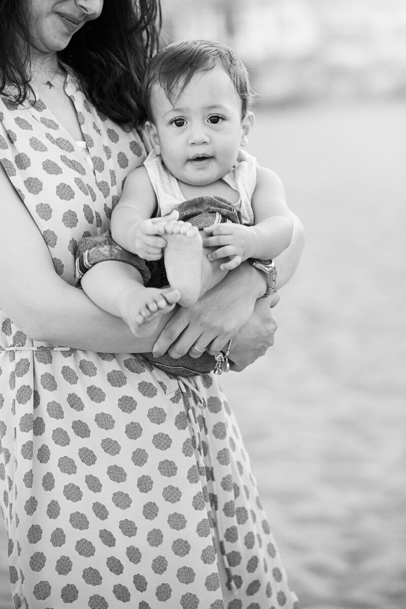 black-and-white-baby-in-mom-hands