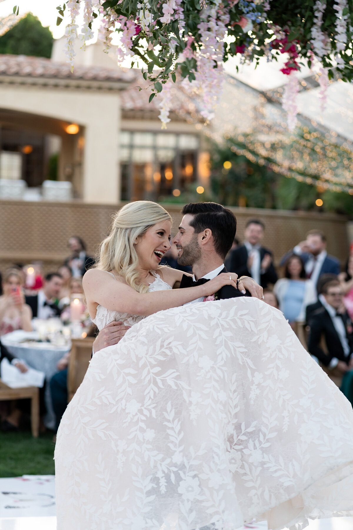 55_bride-groom-wedding-lift
